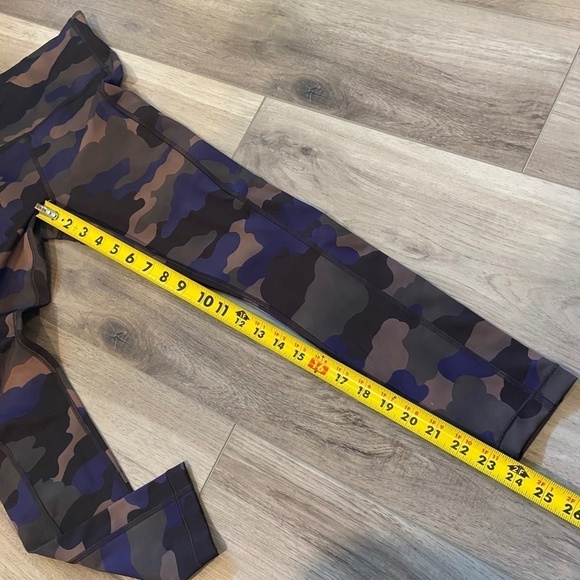 ATHLETA Ultimate Stash Printed 7/8 Tight Camo NWOT - Picture 3 of 7